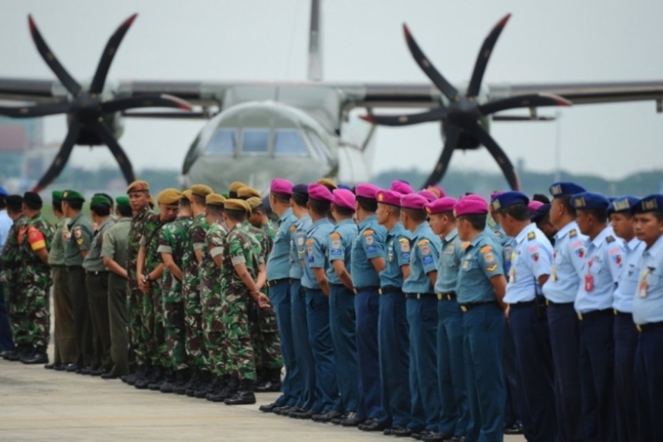 Indonésia vai continuar busca por desaparecidos em acidente da AirAsia