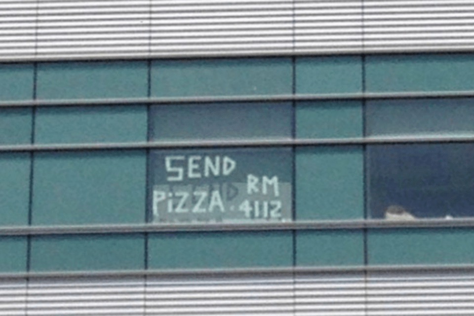 Usuários do Reddit enviam pizzas para criança com câncer