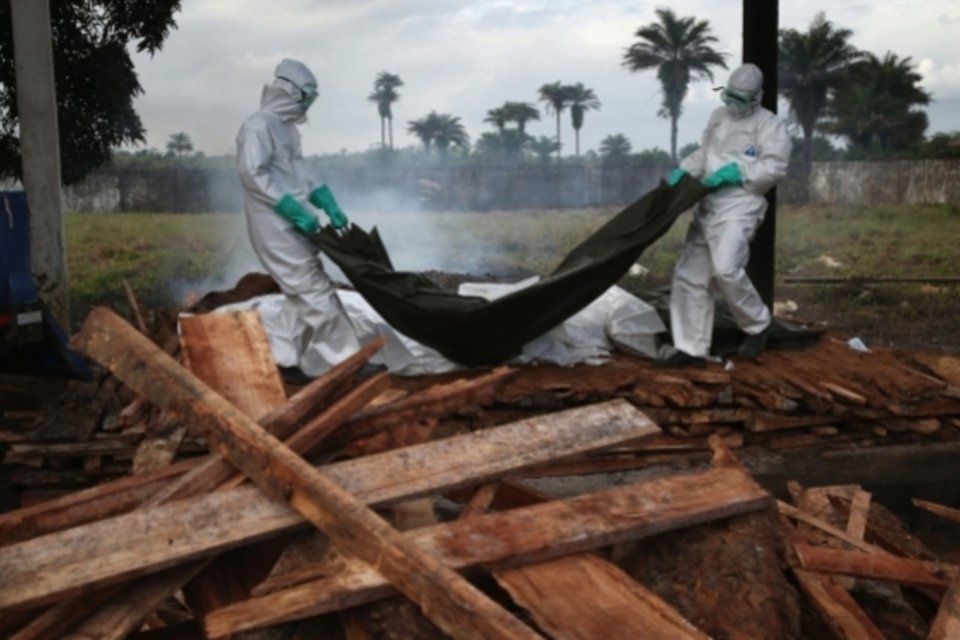 OMS informa que 4.493 pessoas morreram de ebola em 7 países