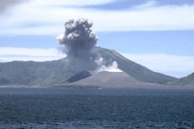 Erupção do vulcão (Reprodução/YouTube)