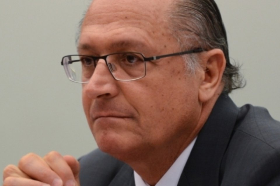 Alckmin usa aplicativo de celular para prever chuvas