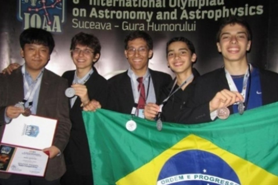 Brasil conquista medalha em olimpíada internacional de astronomia