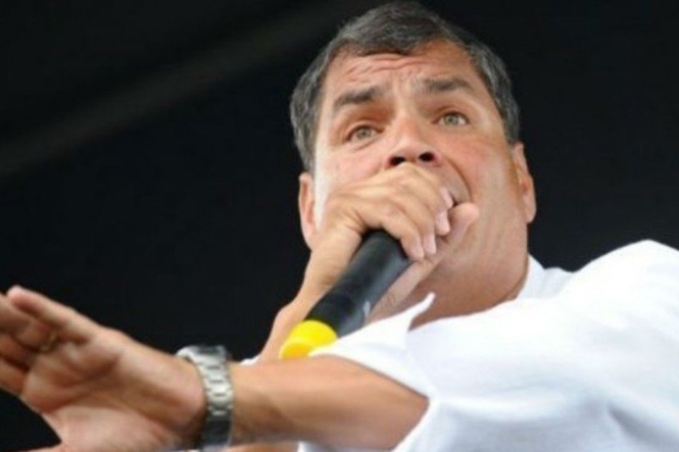 Correa afirma que irá estudar com responsabilidade caso Snowden