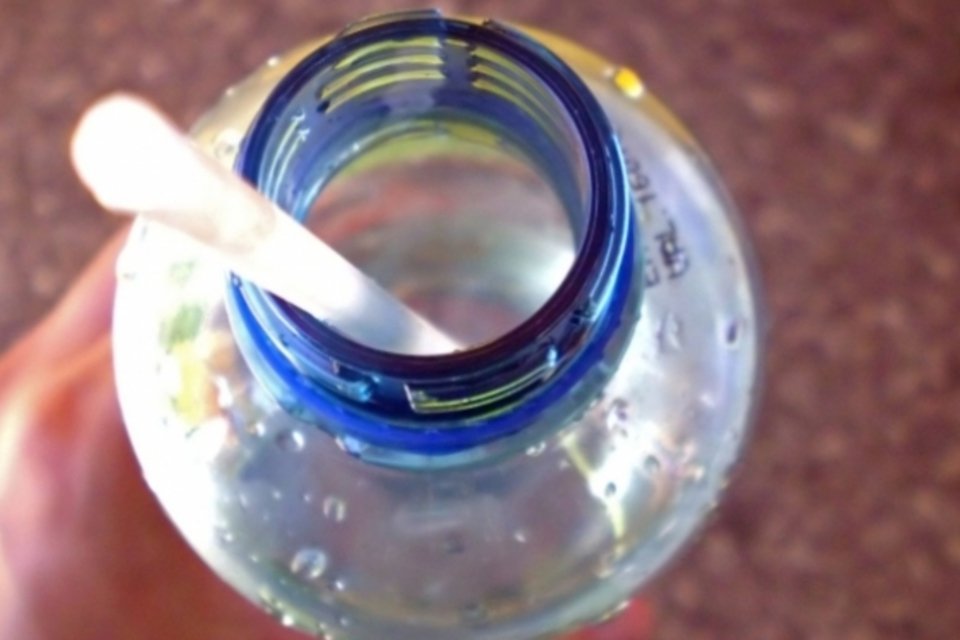 O que você precisa saber antes de reutilizar garrafas plásticas