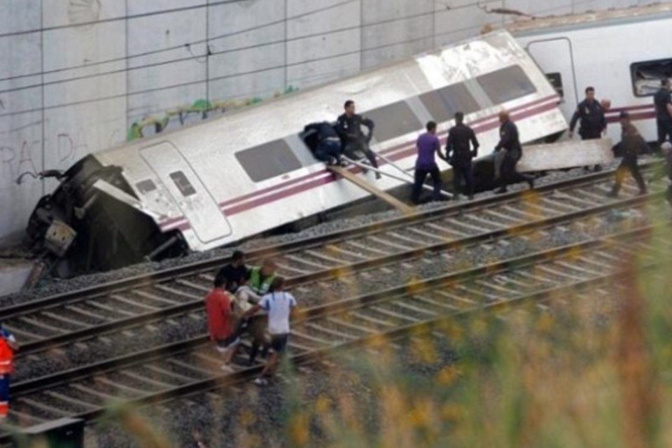 Vídeo mostra acidente de trem na Espanha