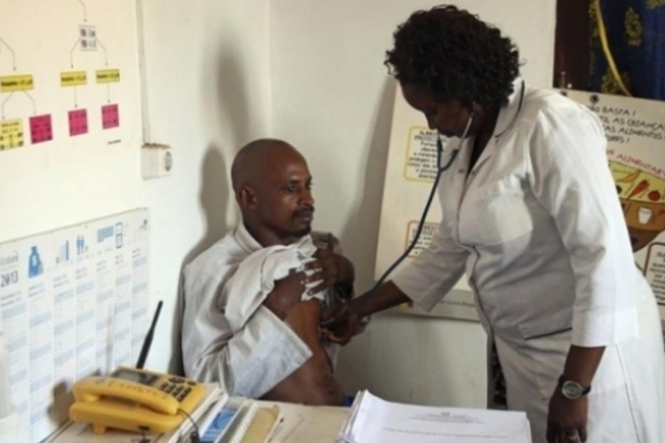 Surto de ebola no oeste da África se espalha, alerta OMS
