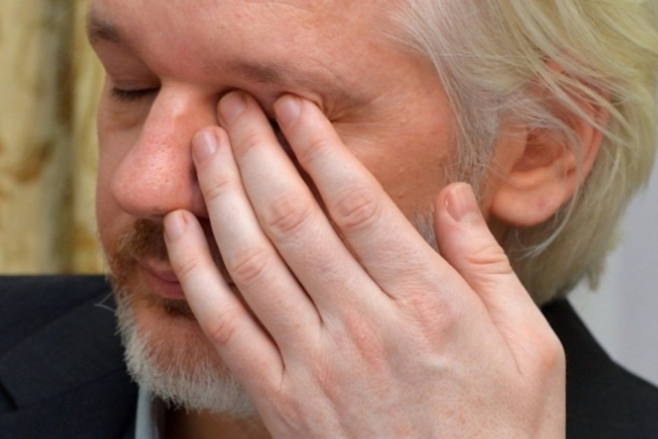 Justiça sueca mantém ordem de detenção contra Julian Assange