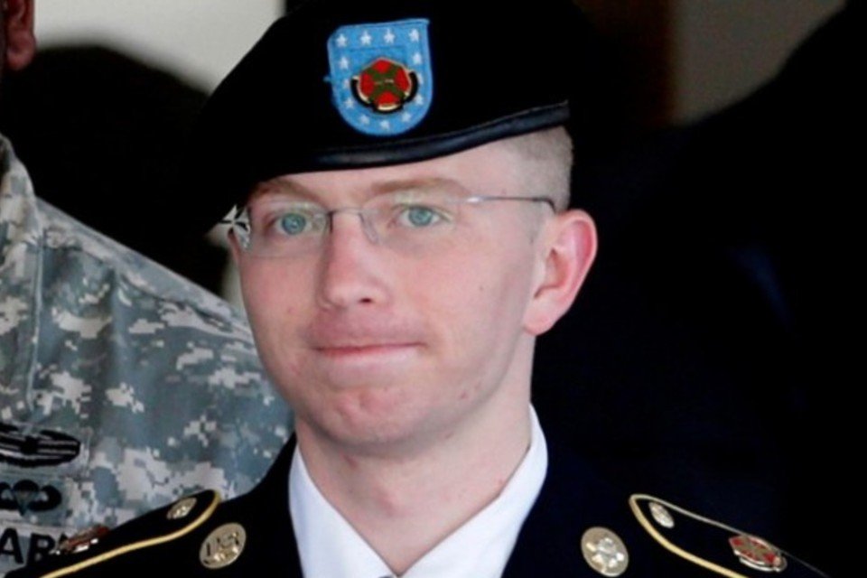 Defesa refuta argumentos "infantis" da acusação contra Manning