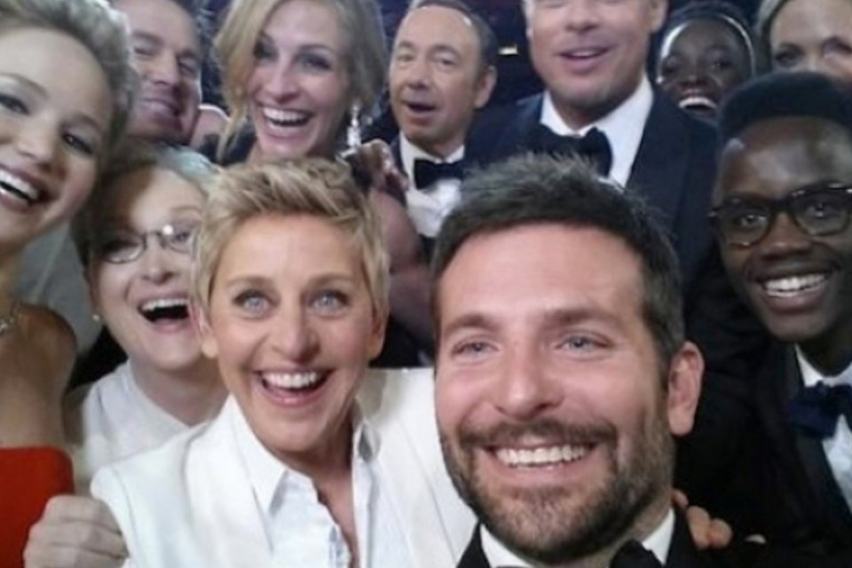 Samsung patrocina selfie histórica no Oscar, mas Ellen DeGeneres usa iPhone nos bastidores