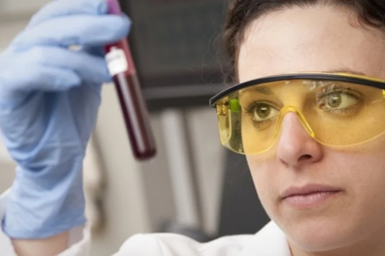 Cientista (National Eye Institute/Photopin)