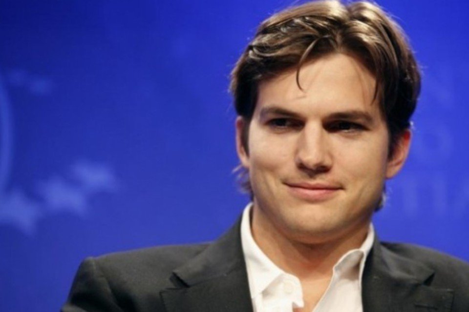 Ashton Kutcher encarna glória e defeitos de Steve Jobs