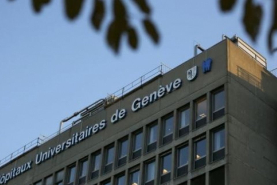 Médico cubano que contraiu Ebola chega a Genebra