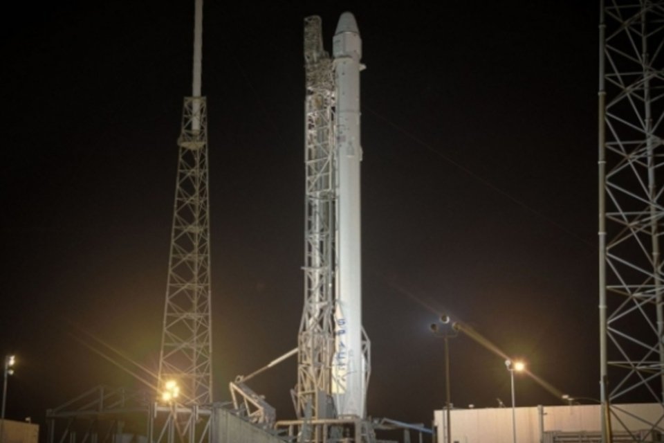 Missão da SpaceX é abortada quatro minutos antes de decolagem