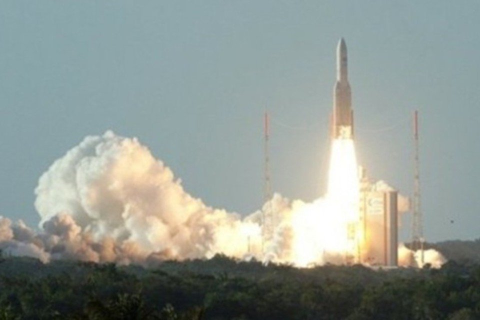 Índia lança 1º satélite de sistema de navegação próprio