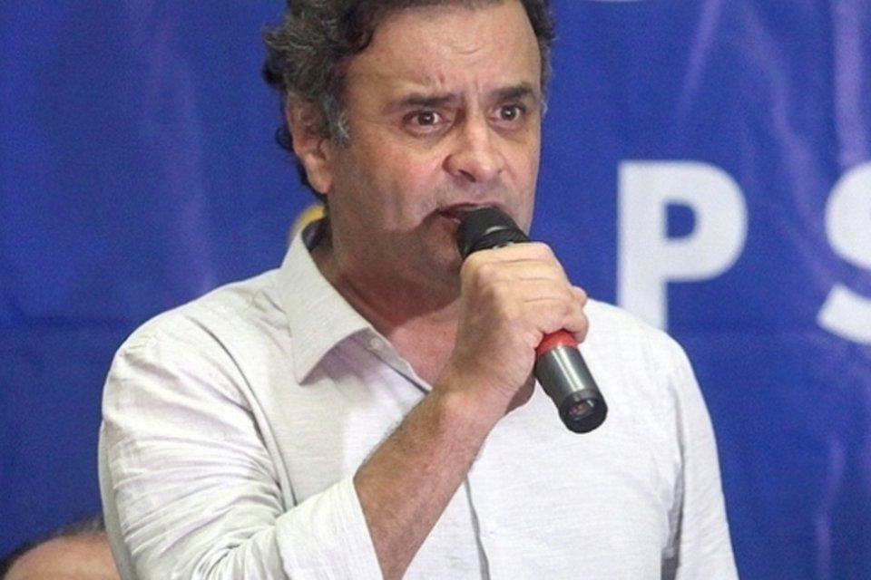 Aécio cancela agenda e se diz 'perplexo' com o acidente