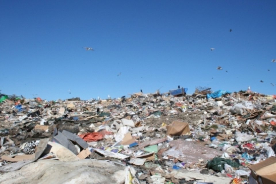 Brasil inaugura 1º polo de reciclagem de lixo do país no Rio