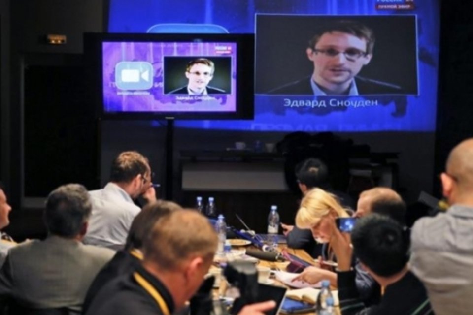 Snowden reaparece na televisão para fazer pergunta a Putin