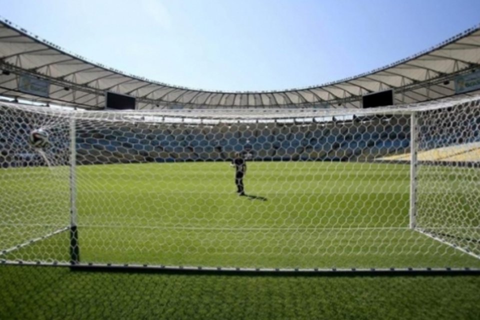 No Maracanã, Fifa apresenta tecnologia da linha do gol para a Copa