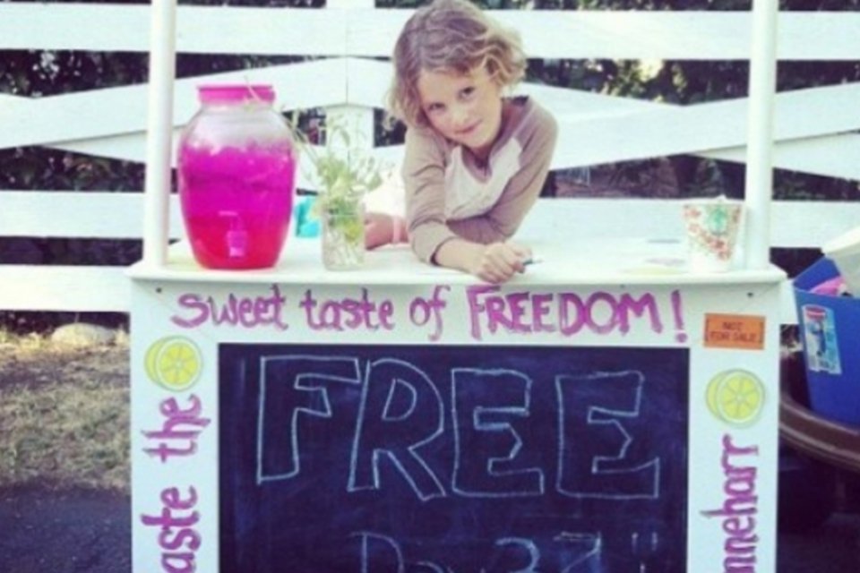 Esta menina de oito anos vende limonada orgânica para combater o trabalho escravo infantil