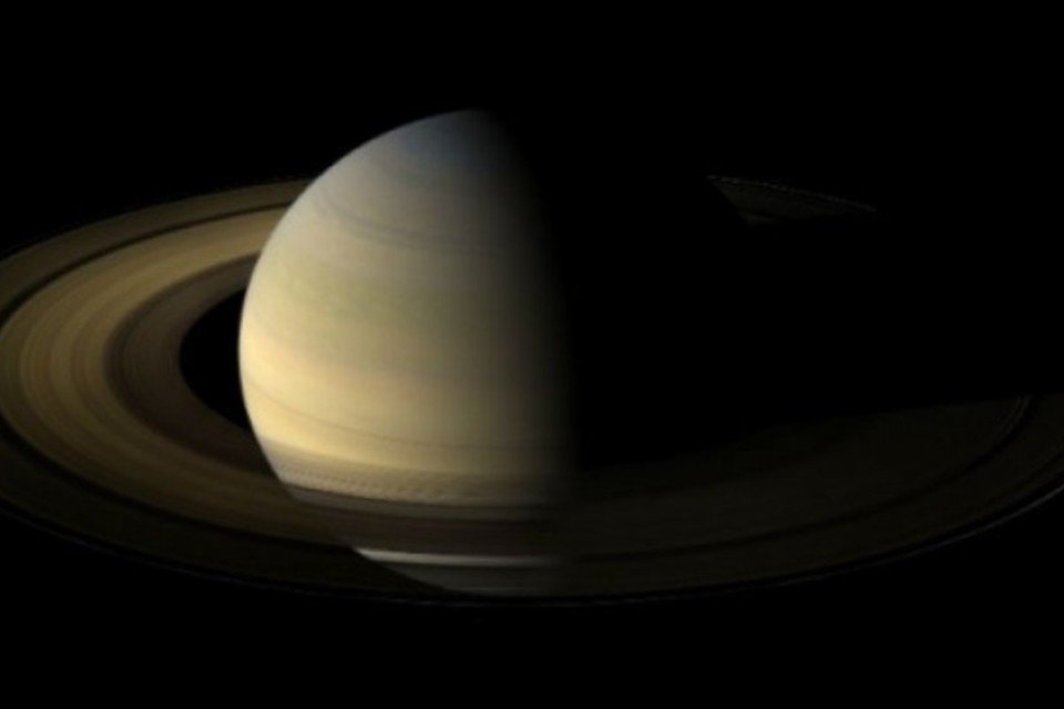 Supertempestade mostra poder explosivo de Saturno