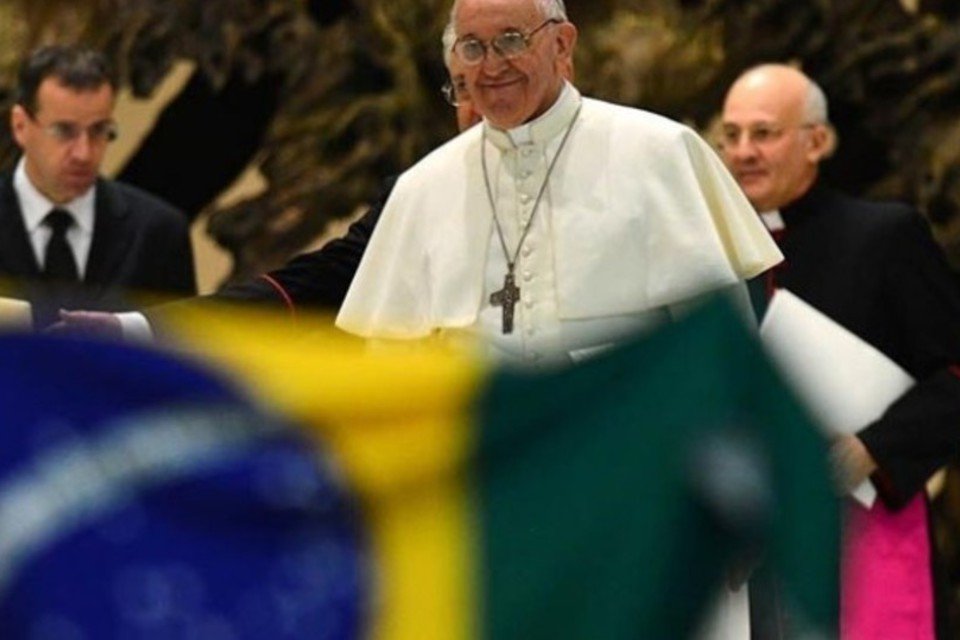 Fiéis realizam maior flash mob da história para o papa
