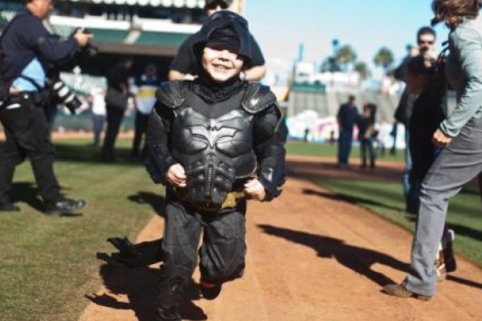 'Batman' de 5 anos vira herói por um dia