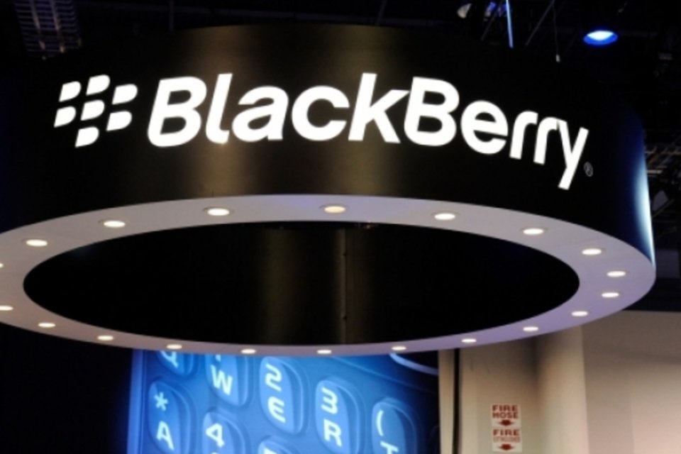 BlackBerry reduz prejuízo no último trimestre