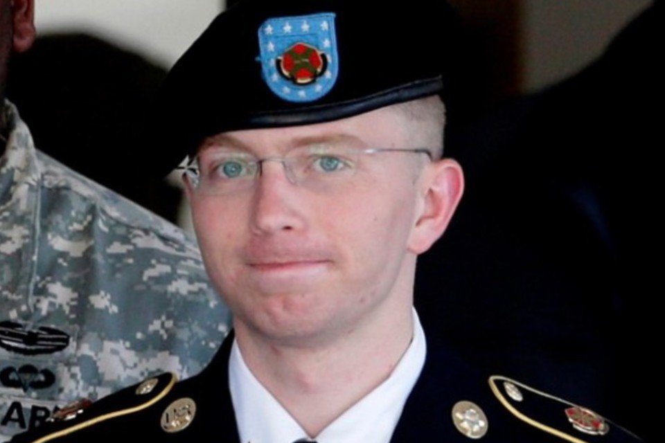 Manning tenta anular acusações de "ajuda ao inimigo"