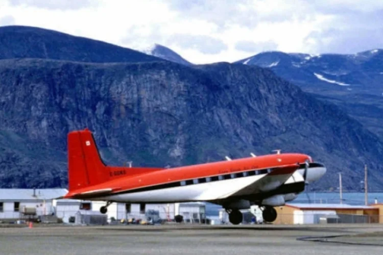Avião Douglas DC-3 (Wikimedia Commons)