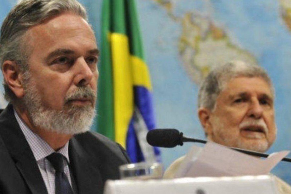 Brasil pode ouvir Snowden em outro país, diz Patriota