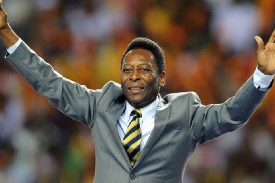 Pelé recebe "vaia virtual" após declarações sobre protestos