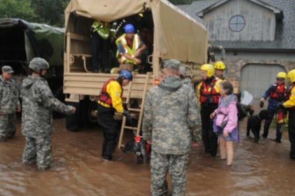 Mais de 500 pessoas desaparecem em inundações no Colorado