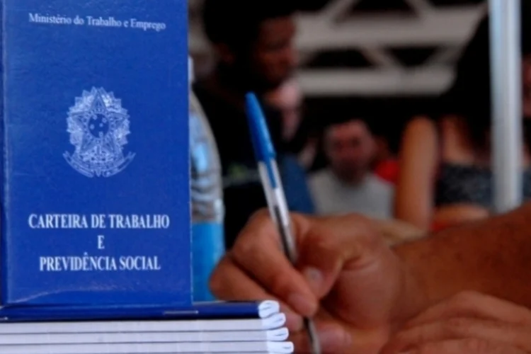 carteira de trabalho (Agência Brasil)