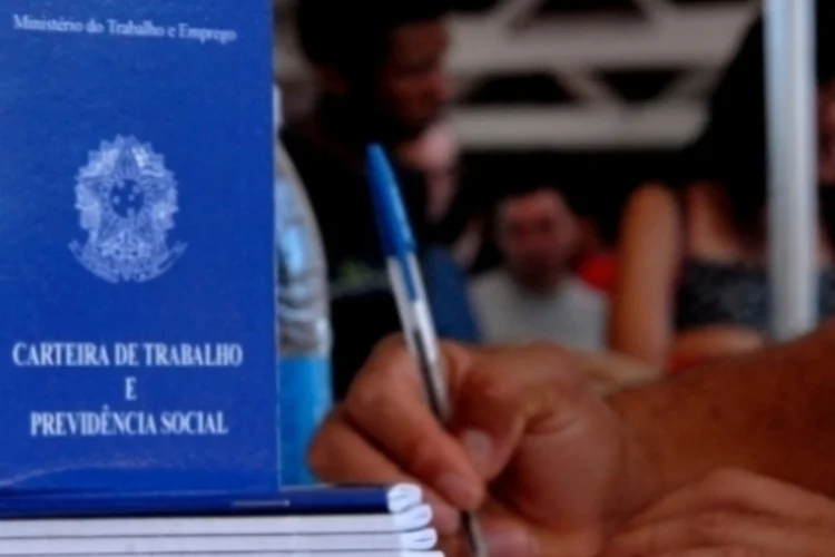 Carteira de trabalho (Agência Brasil)