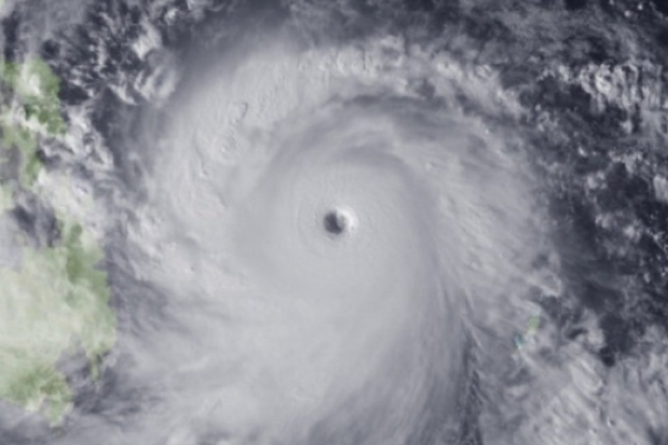 Número de mortos pelo tufão Haiyan supera 6 mil