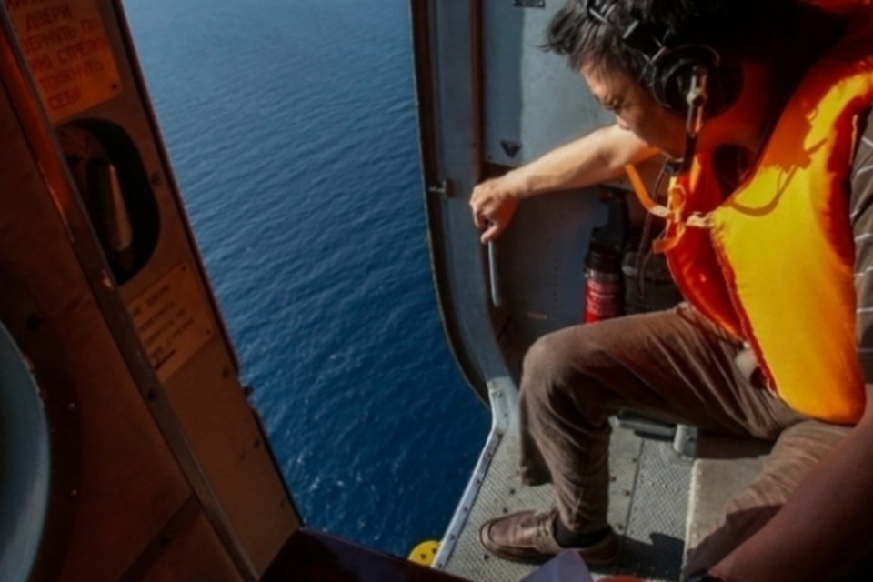 Equipes buscam novos sinais do avião desaparecido no Índico