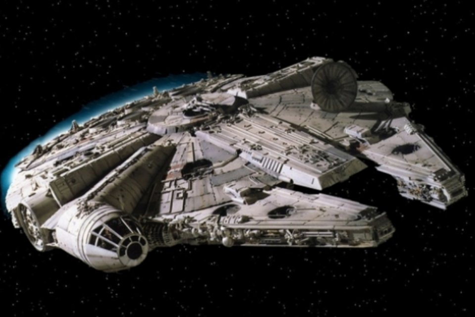 Fotos do set de Star Wars mostram uma possível Millenium Falcon