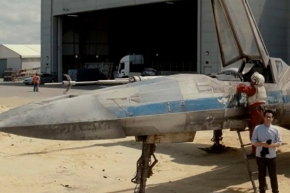 Em vídeo, J.J. Abrams revela o visual das novas X-wings de Star Wars