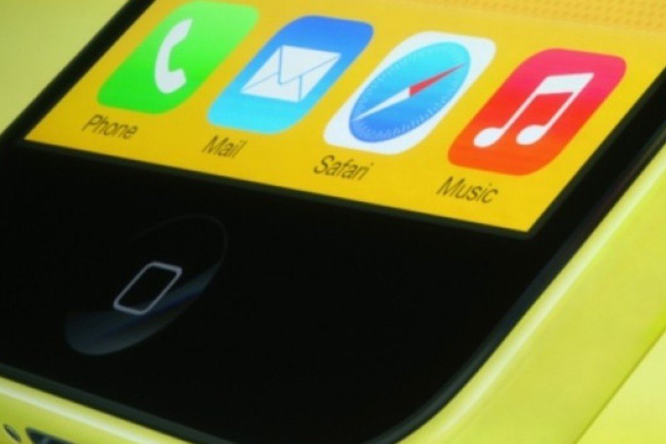 Ações da Apple recuam com decepção sobre preço do iPhone 5C
