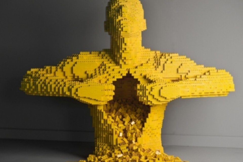 Exposição reúne obras de arte com peças LEGO