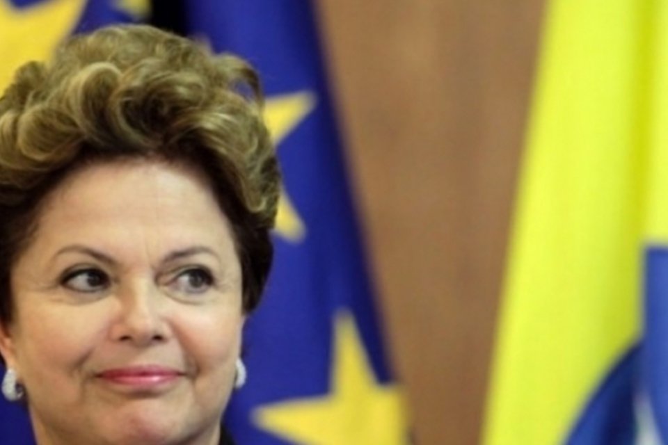 Dilma confirma construção de satélite para defesa
