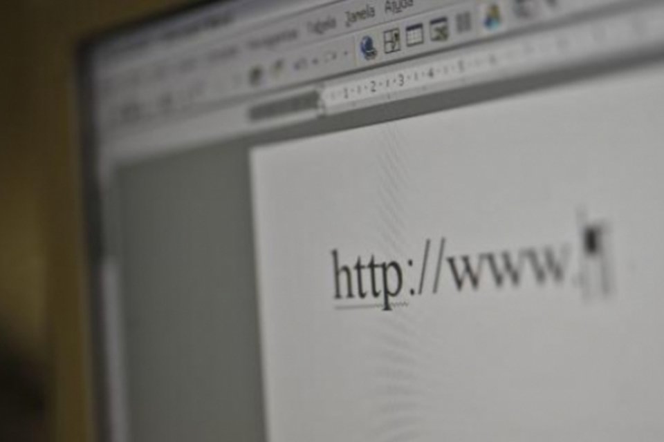 Brasileiro passa mais tempo na internet do que vendo TV