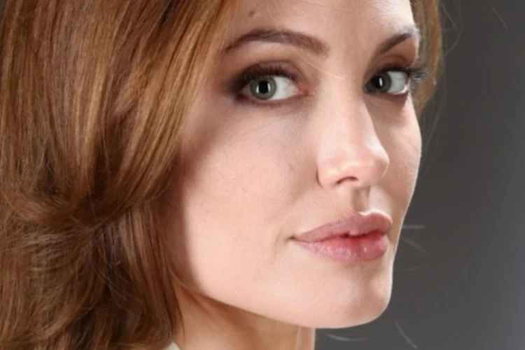 Jolie (Reprodução/Facebook)