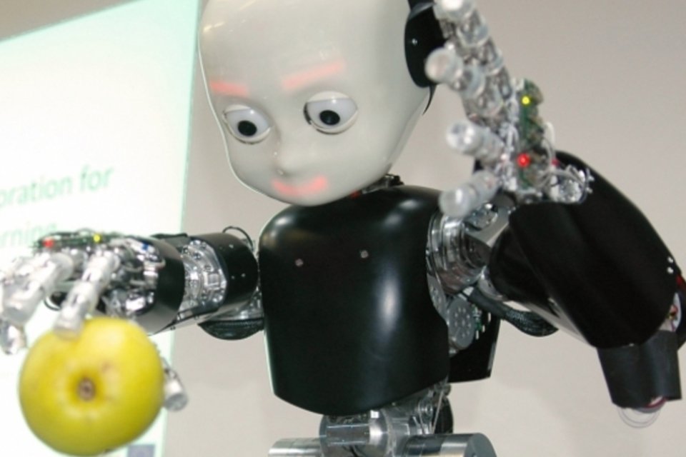 Conheça iCub, a criança robô