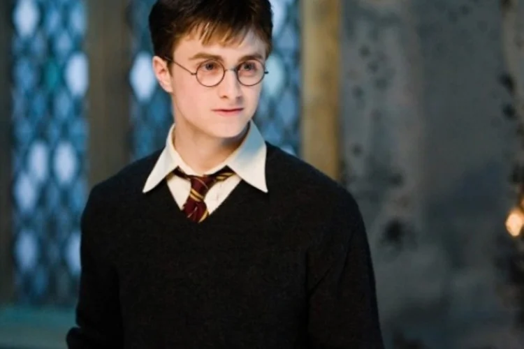 Harry Potter: o papel de liderança que Harry precisa assumir, as escolhas que ele tem que fazer, entrar em brigas muito sérias e complexas, ilustram o caráter dele e o quanto ele está disposto a fazer a coisa certa (Reprodução/Reprodução)