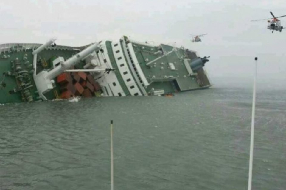 Quase 100 corpos permanecem em balsa sul-coreana após 15 dias do naufrágio