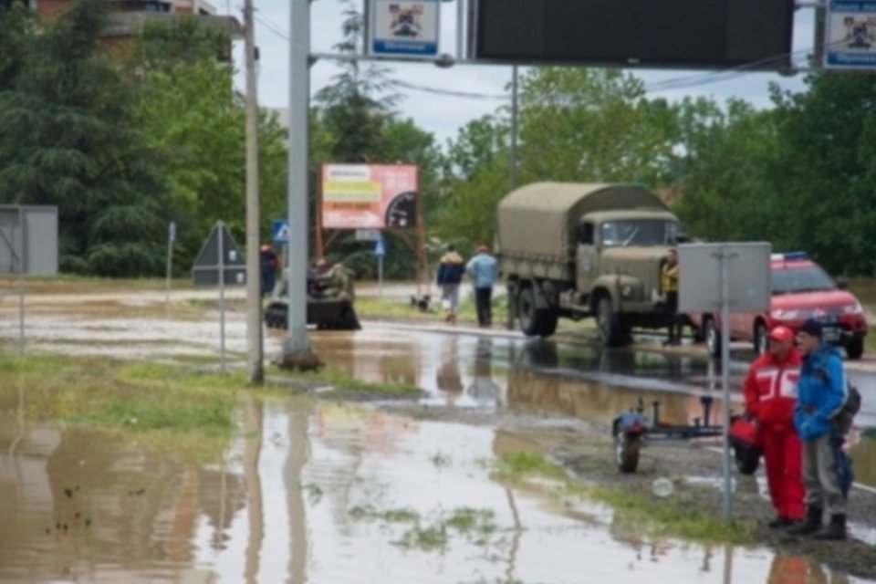 Sérvia luta contra inundações para salvar maior usina elétrica do país