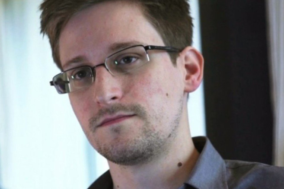 Snowden retira pedido de asilo político à Rússia