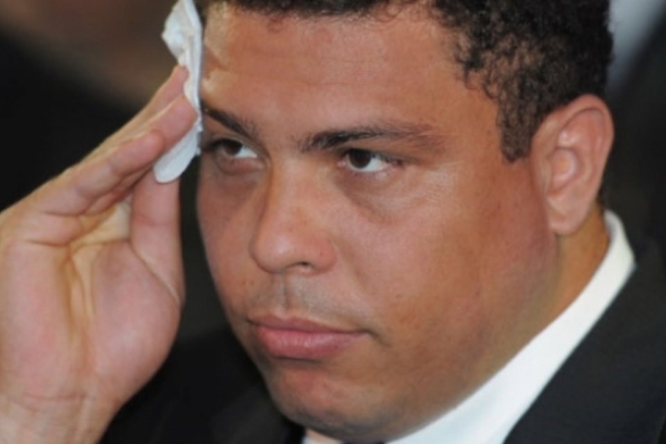 Ronaldo se diz "envergonhado" com problemas do Brasil na preparação para Copa