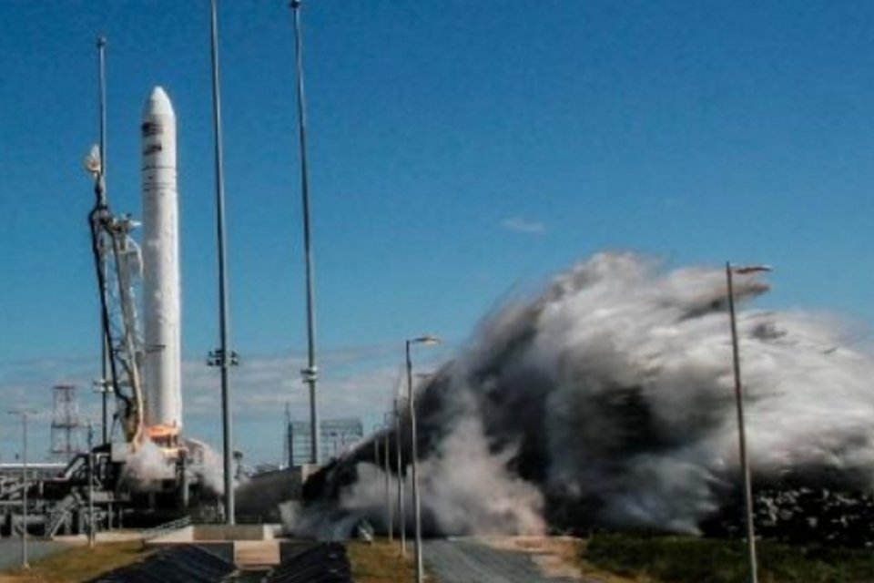 Cargueiro Cygnus se acopla à Estação Espacial Internacional